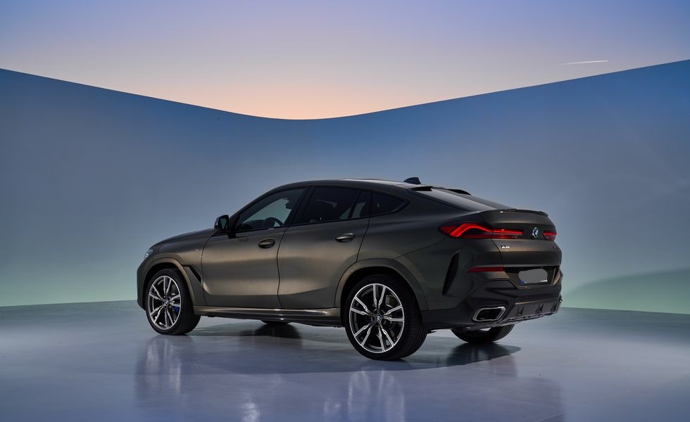 BMW X6 xDrive M50i (V8)