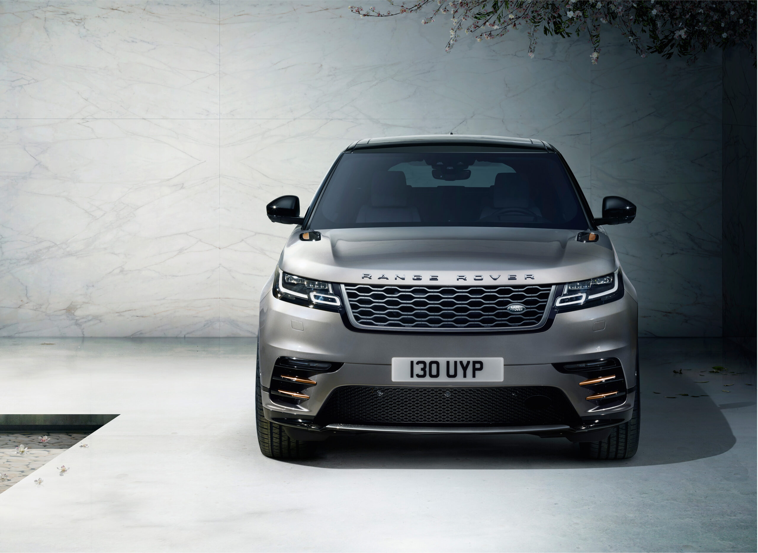 Range Rover VELAR 250 R-DYNAMIC